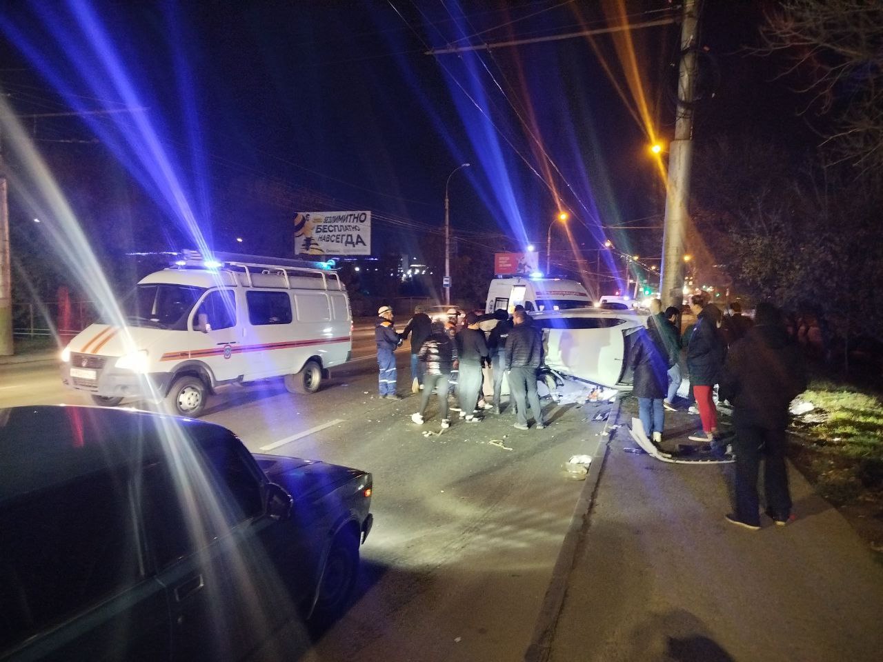 Спасатели приняли участие в ликвидации последствий ДТП