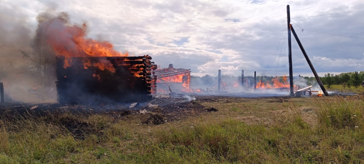 Пожарные ликвидировали возгорание в Никольском районе Пожарные ликвидировали возгорание в Никольском районе