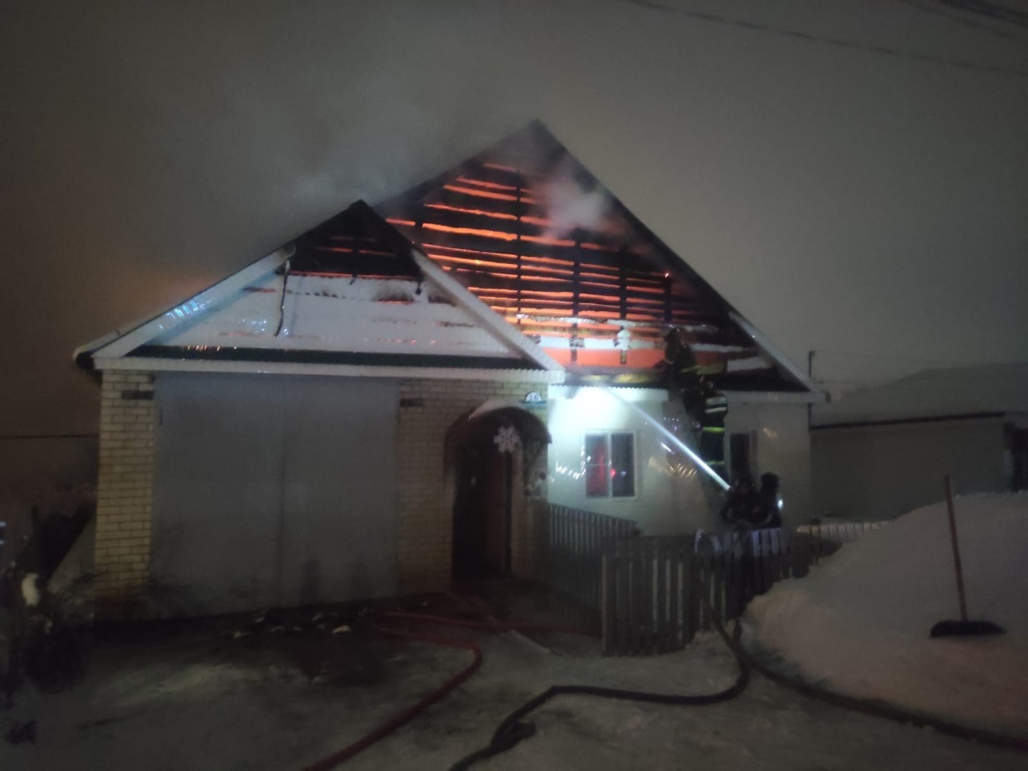 Пожарные ликвидировали возгорание в Никольске Пожарные ликвидировали возгорание в Никольске