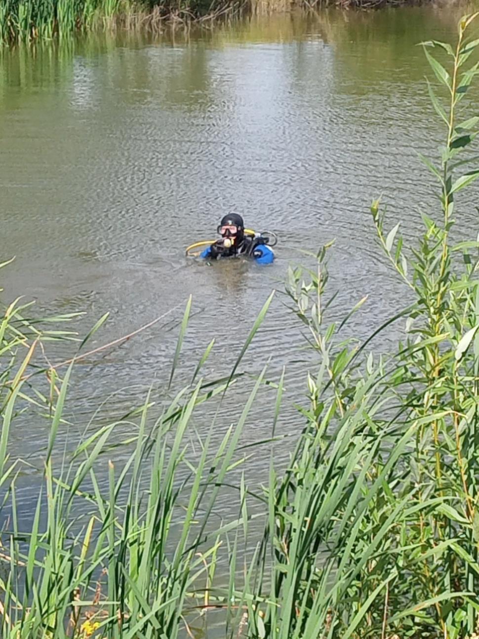Спасатели произвели водолазный поиск
