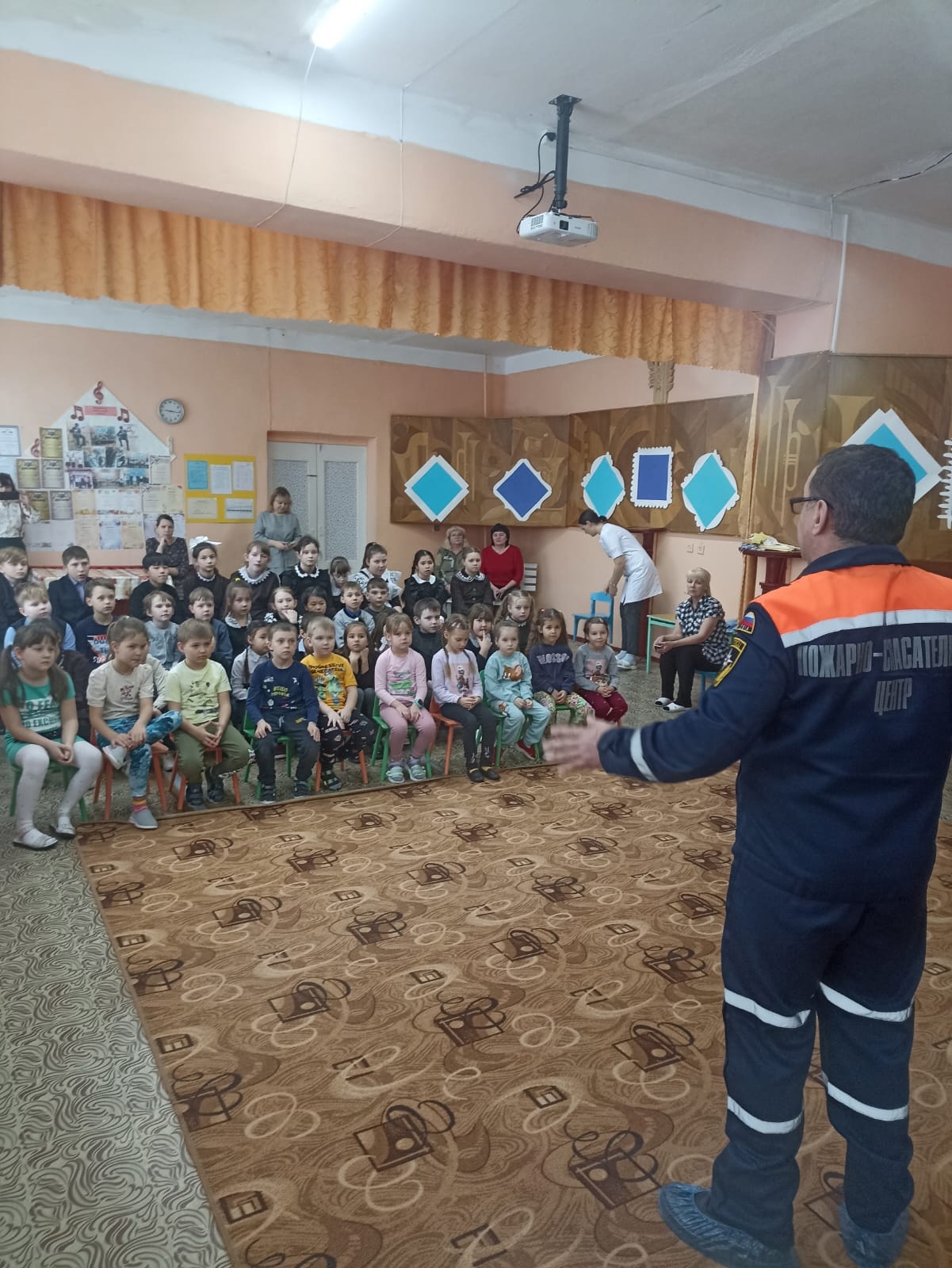 Пожарные провели занятие со школьниками г. Городище