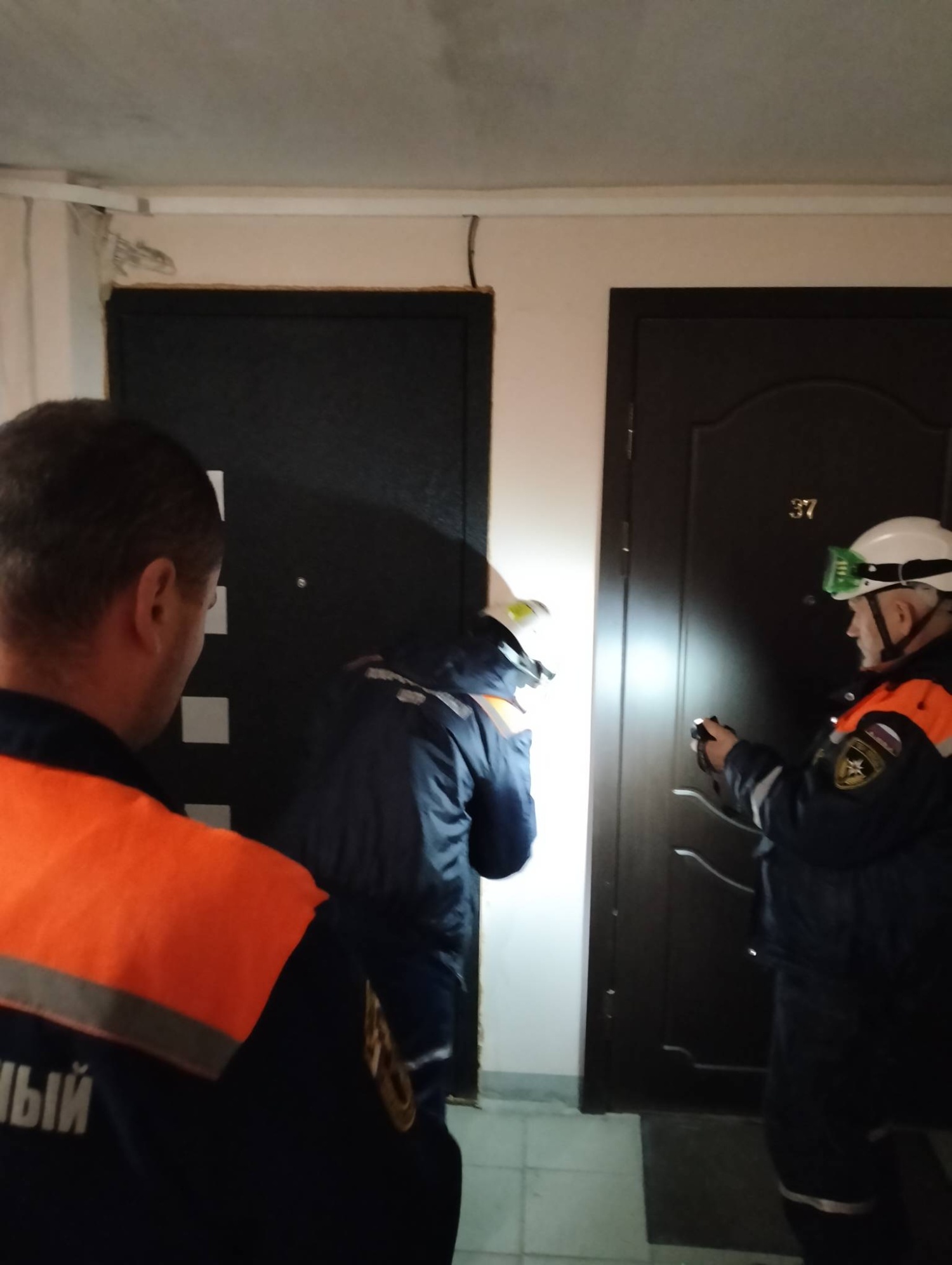 За прошедшие сутки спасатели дважды выезжали на происшествия социально-бытового характера За прошедшие сутки спасатели дважды выезжали на происшествия социально-бытового характера