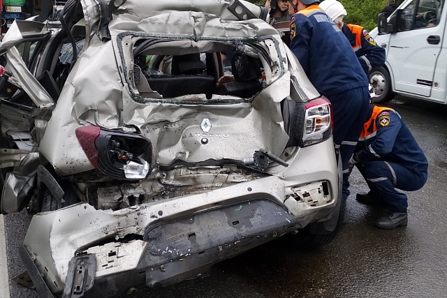 Спасатели деблокировали пострадавших в результате ДТП