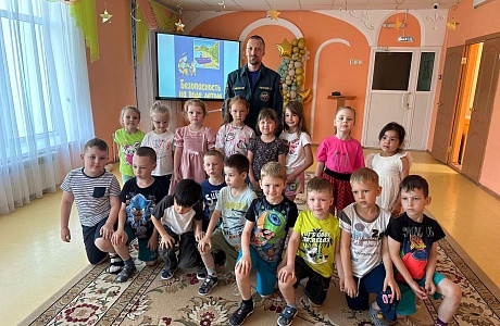 Спасатели провели занятие для малышей Спасатели провели занятие для малышей