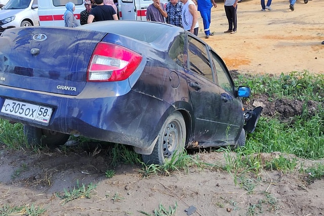 Пожарные ликвидировали последствия ДТП Пожарные ликвидировали последствия ДТП