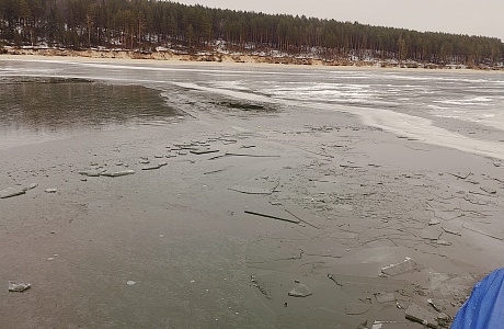 Спасатели извлекли из водохранилища тело рыбака