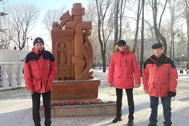 Спасатели почтили память жертв землетрясения в Армении Спасатели почтили память жертв землетрясения в Армении