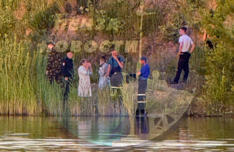 Спасатели извлекли из водоема тело мужчины Спасатели извлекли из водоема тело мужчины