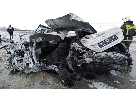 Спасатели деблокировали водителя, зажатого в автомобиле в результате ДТП Спасатели деблокировали водителя, зажатого в автомобиле в результате ДТП
