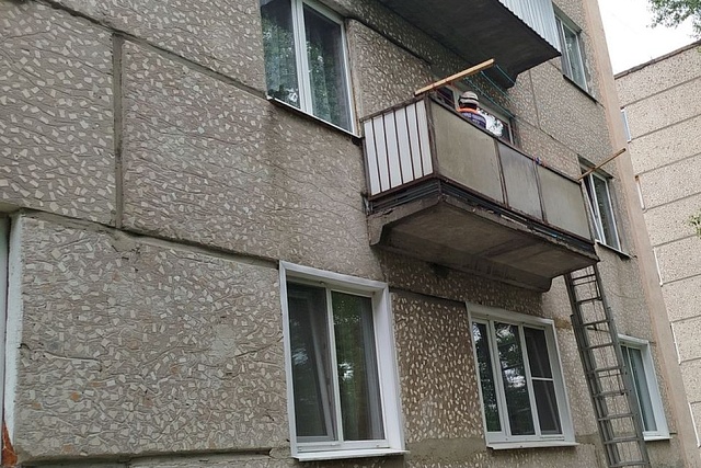 В квартиру к пожилой женщине обеспечен доступ медицинским работникам для оказания неотложной медицинской помощи.