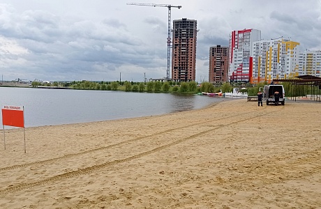Водолазы провели обследование дна на пляже в Спутнике