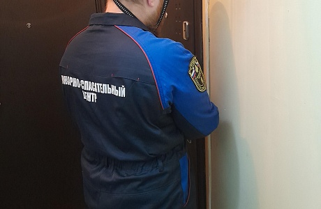 Спасатели помогли матери попасть в запертую квартиру к ребенку Спасатели помогли матери попасть в запертую квартиру к ребенку