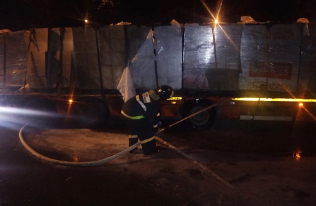 Пожарные ликвидировали возгорание машины на трассе М5 Пожарные ликвидировали возгорание машины на трассе М5