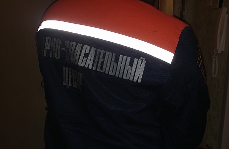 Спасатели помогли пожилой женщине получить медицинскую помощь