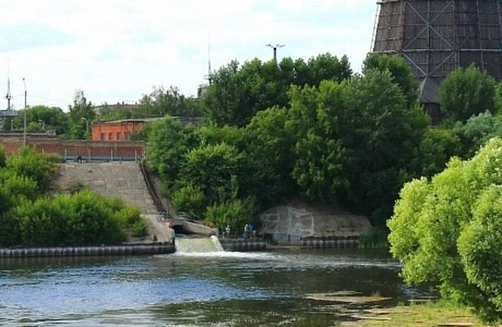 Спасатели уберегли мужчину от падения в воду