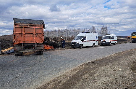 Спасатели приняли участие в ликвидации последствий ДТП