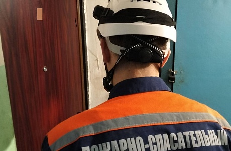 Спасатели помогли пожилой женщине получить медицинскую помощь