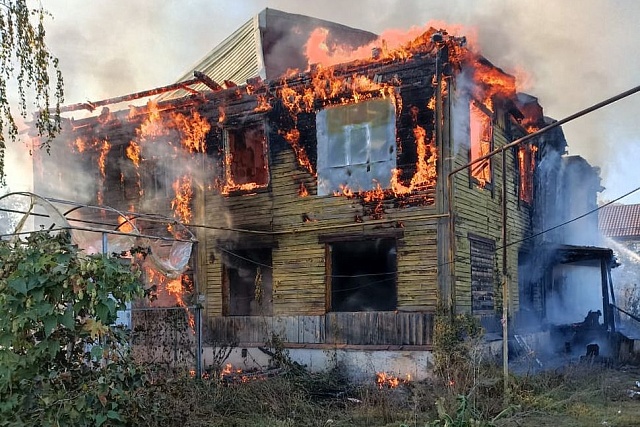Ликвидировано возгорание нежилого деревянного дома на ул.Пархоменко. Ликвидировано возгорание нежилого деревянного дома на ул.Пархоменко.