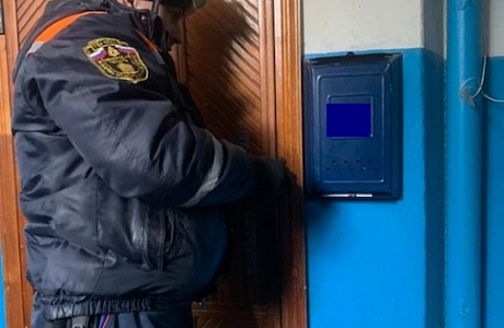 Спасатели обеспечили полицейским доступ в квартиру