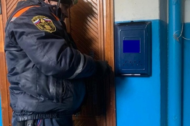 Спасатели обеспечили полицейским доступ в квартиру Спасатели обеспечили полицейским доступ в квартиру