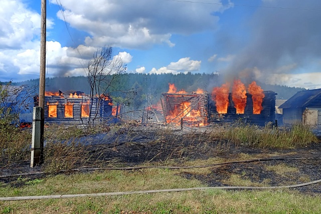 Пожарные ликвидировали возгорание в Никольском районе