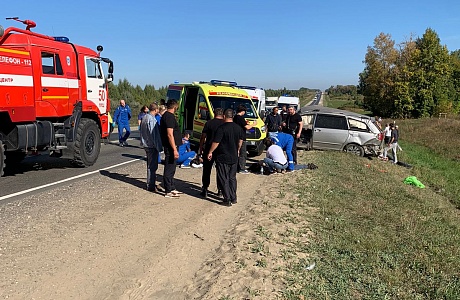Пожарные приняли участие в ликвидации последствий ДТП Пожарные приняли участие в ликвидации последствий ДТП