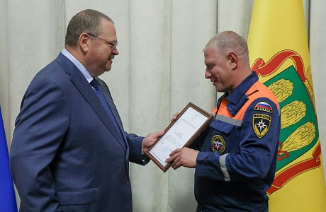 Губернатор вручил награды спасателям ГУ "ППСЦ"