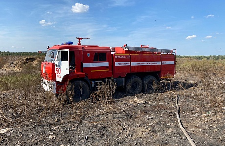 Пожарные тушили полигон с бытовыми отходами Пожарные тушили полигон с бытовыми отходами