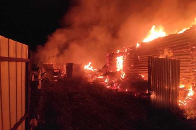 Пожарные ликвидировали возгорание в рп Сура Пожарные ликвидировали возгорание в рп Сура