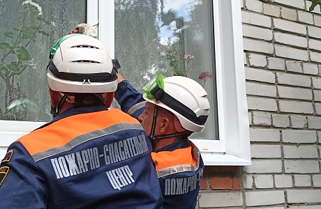 Спасатели помогли мужчине получить медицинскую помощь