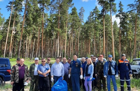 На Сурском водохранилище прошла акция "Чистый берег"