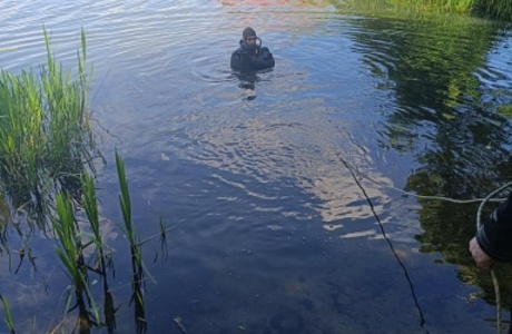 Спасатели произвели водолазный поиск Спасатели произвели водолазный поиск