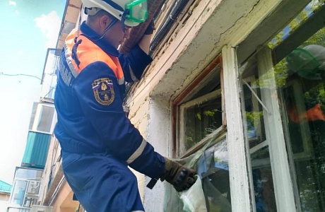 Спасатели помогли женщине Спасатели помогли женщине