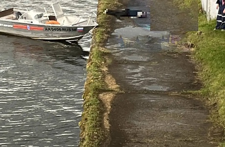 Спасатели извлекли из водоема тело мужчины Спасатели извлекли из водоема тело мужчины