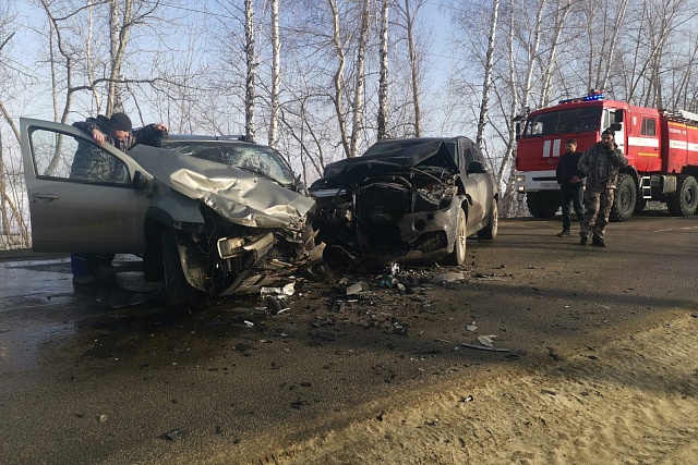 Пожарные ликвидировали последствия ДТП Пожарные ликвидировали последствия ДТП