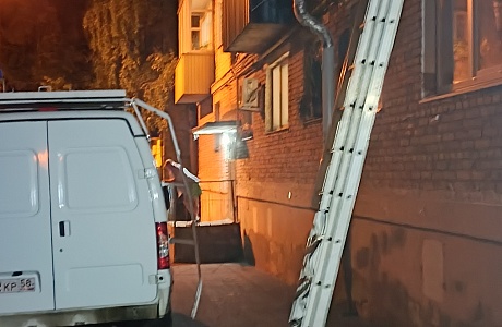 Спасатели помогли пожилой женщине получить медицинскую помощь Спасатели помогли пожилой женщине получить медицинскую помощь