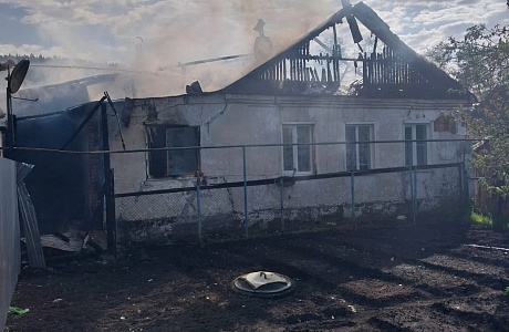 Пожарные ликвидировали возгорание в Никольске Пожарные ликвидировали возгорание в Никольске