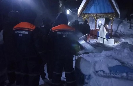 Пожарные обеспечивали безопасность во время крещенских купаний