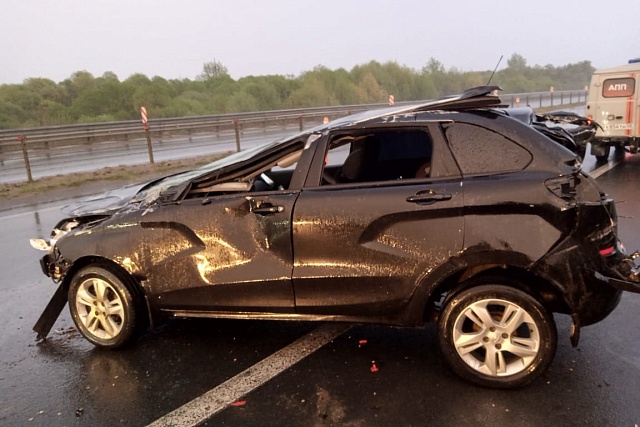 Пожарные ликвидировали последствия ДТП на трассе М5 Пожарные ликвидировали последствия ДТП на трассе М5