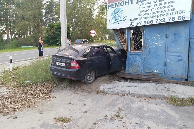Пожарные ликвидировали последствия ДТП Пожарные ликвидировали последствия ДТП