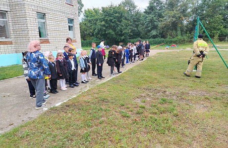 Пожарные провели занятие с детьми