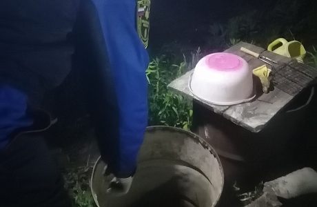 Спасатели помогли пожилой женщине Спасатели помогли пожилой женщине