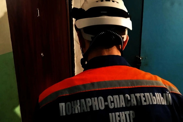 Спасатели помогли женщине получить медицинскую помощь