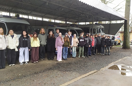 Спасатели провели экскурсию по поисково-спасательной службе Спасатели провели экскурсию по поисково-спасательной службе