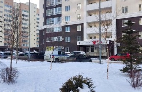 Спасатели эвакуировали тело мужчины с козырька подъезда Спасатели эвакуировали тело мужчины с козырька подъезда