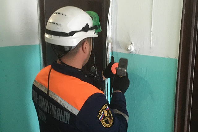 Спасатели помогли мужчине получить медицинскую помощь