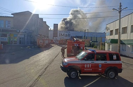 Пожарные приняли участие в ликвидации пожара в ТЦ в центре Пензы Пожарные приняли участие в ликвидации пожара в ТЦ в центре Пензы