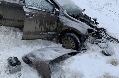 Спасатели деблокировали пострадавших в результате ДТП