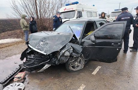 Пожарные ликвидировали последствия ДТП Пожарные ликвидировали последствия ДТП