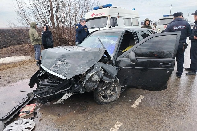 Пожарные ликвидировали последствия ДТП